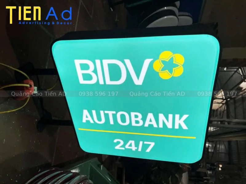 20+ mẫu biển vẫy hộp đèn mica hút nổi ấn tượng mà bạn không nên bỏ qua