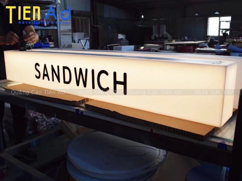 5 kinh nghiệm giúp bạn tránh làm hộp đèn mica không viền kém chất lượng