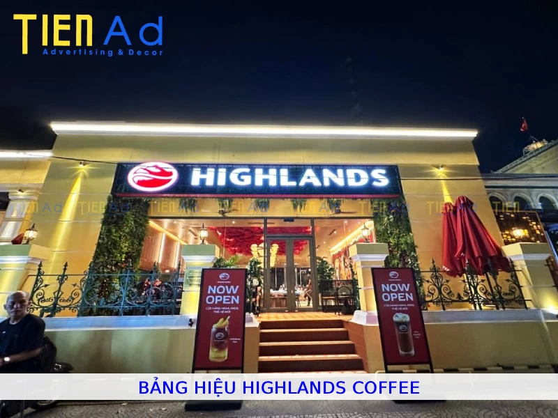 Bảng hiệu Highlands Coffee