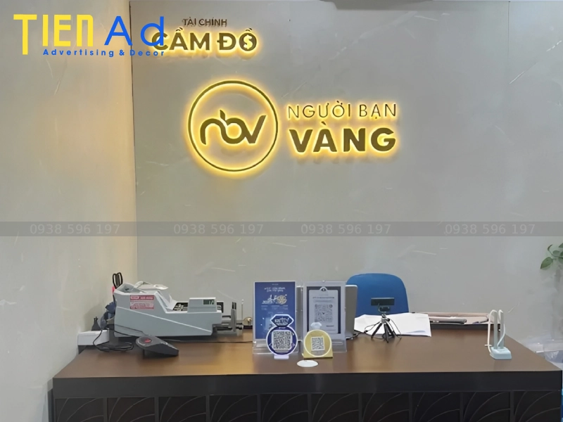 Bảng hiệu cầm đồ Người Bạn Vàng