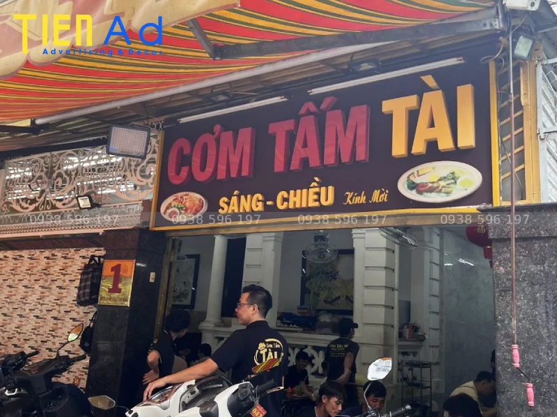 Bảng hiệu cơm tấm Tài bằng mica