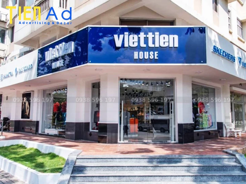 Bảng hiệu cửa hàng quần áo Việt Tiến