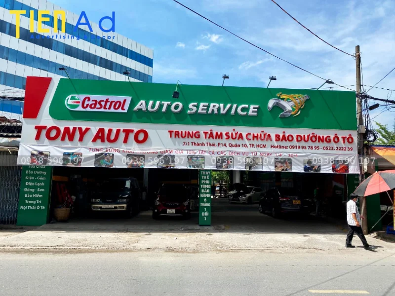 Bảng hiệu dầu nhớt tài trợ Castrol