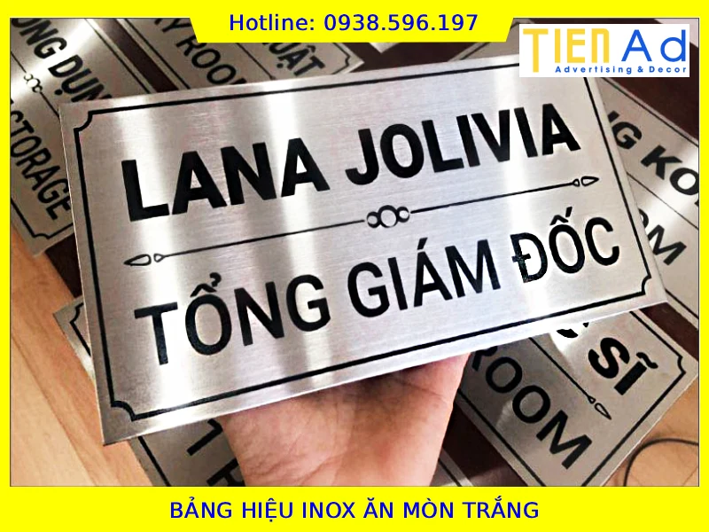 Bảng hiệu inox ăn mòn trắng