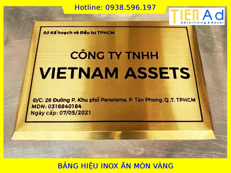 Bảng hiệu inox ăn mòn vàng