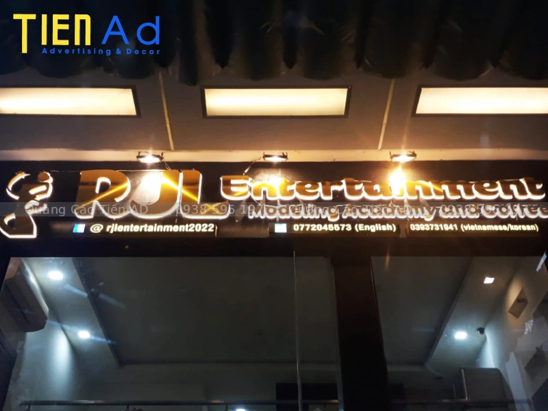 Bảng hiệu inox vàng gương