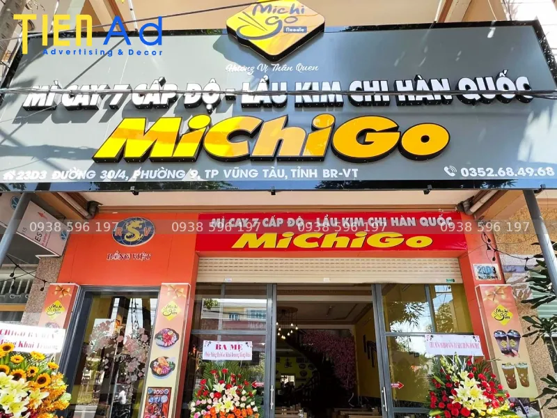 Bảng hiệu mì cay Michigo