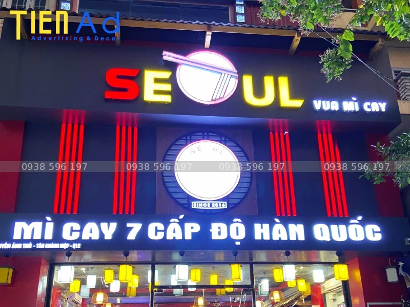 Bảng hiệu mì cay Seoul