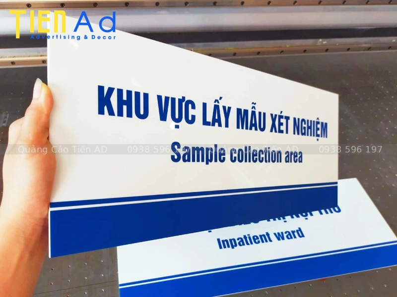 Bảng hiệu mica dán decal - 1