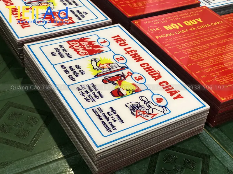 Bảng hiệu mica dán decal - 4