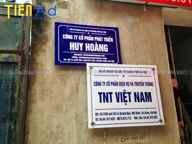 Bảng hiệu mica dán decal - 9