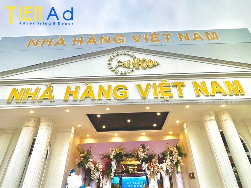 Bảng hiệu nhà hàng mica
