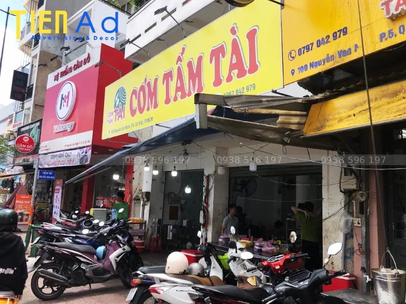 Bảng hiệu quán cơm tấm Tài