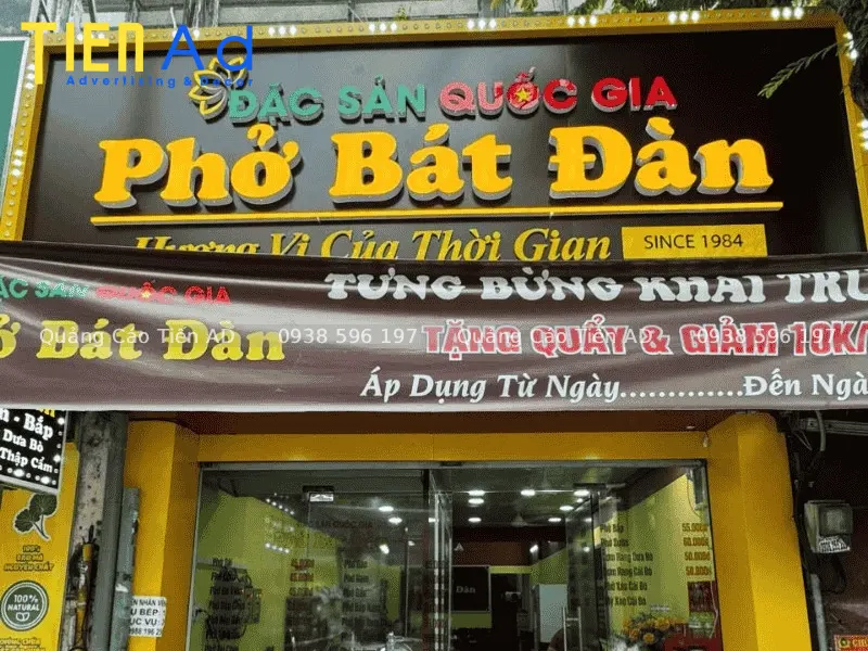 Bảng hiệu quán phở