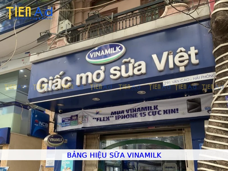 Bảng hiệu sữa Vinamilk