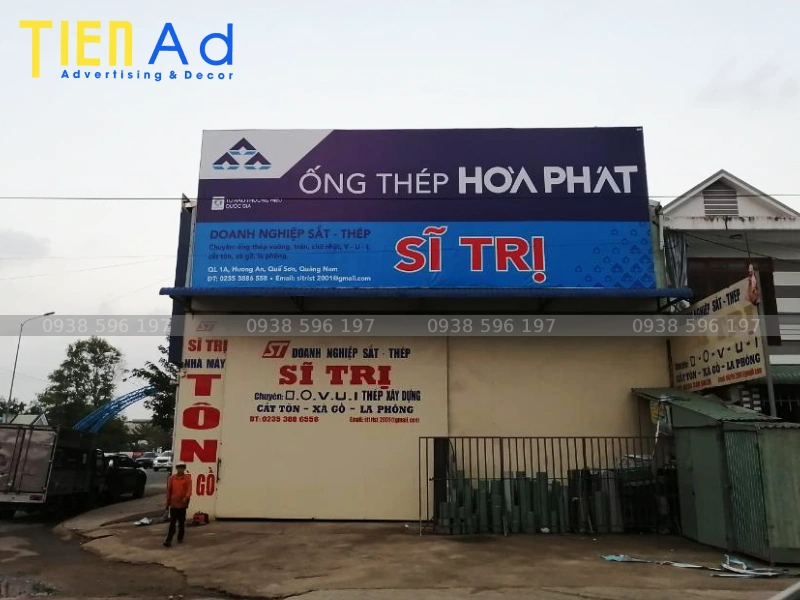 Bảng hiệu tài trợ hãng Hòa Phát