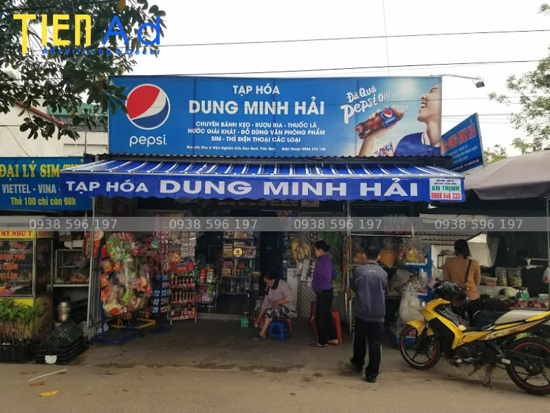 Bảng hiệu tạp hoá tài trợ Pepsi