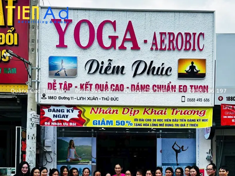 Bảng hiệu yoga