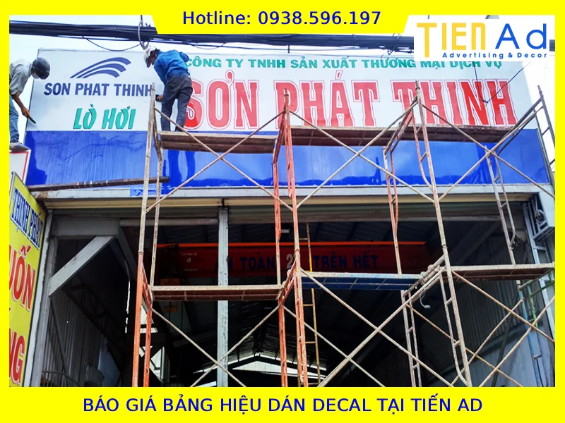Báo giá bảng hiệu dán decal tại TIẾN AD