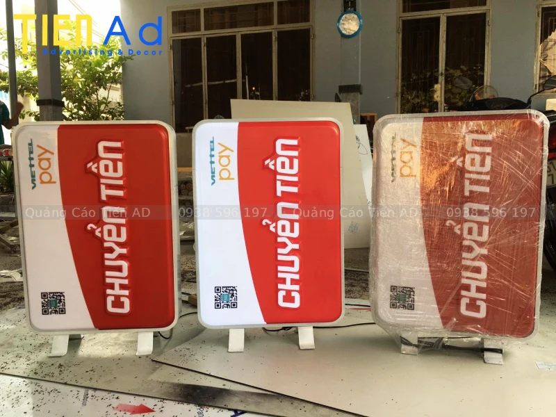 Báo giá biển vẫy mica hút nổi