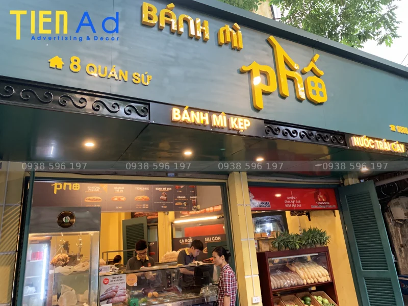 Biển hiệu bánh mì Phố