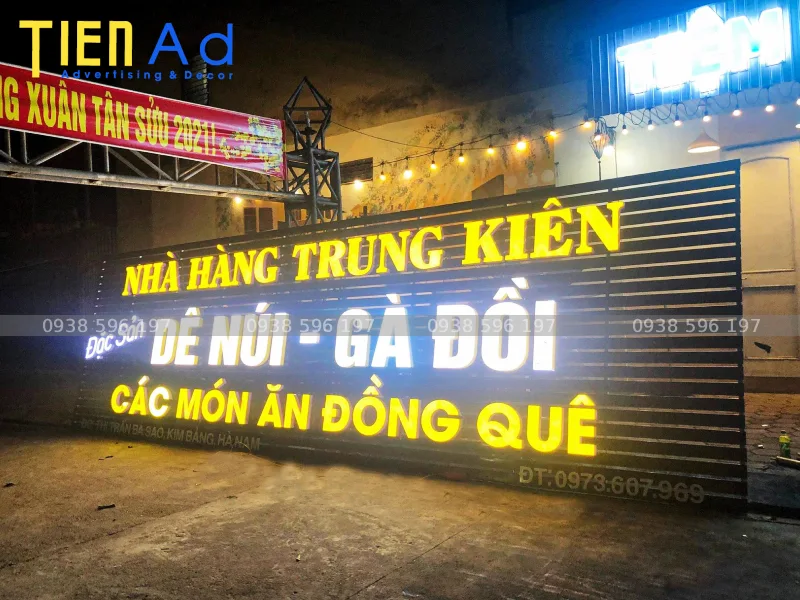 Biển hiệu nhà hàng Trung Kiên