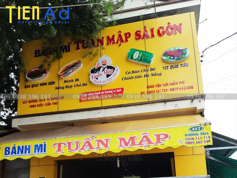 Biển hiệu quảng cáo bánh mì Tuấn Mập
