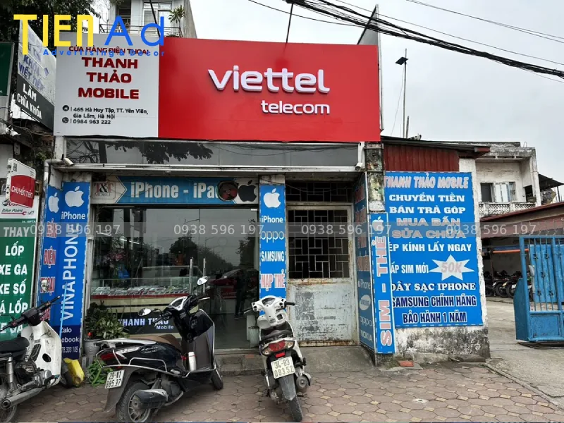 Biển hiệu tài trợ hãng Viettel