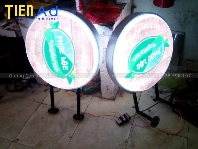 Biển vẫy hộp đèn mica hút nổi - 1