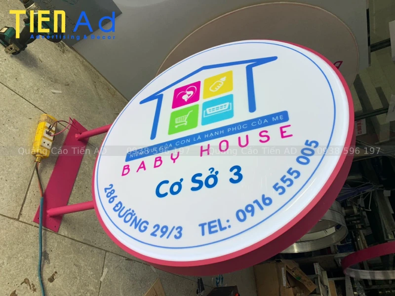 Biển vẫy hộp đèn mica hút nổi là gì