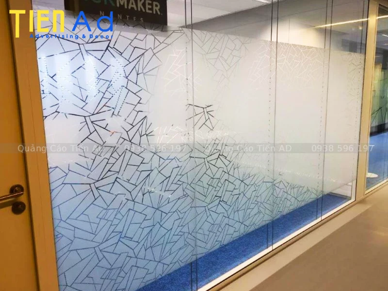 Các hạng mục thi công decal phổ biến cho cửa hàng và văn phòng