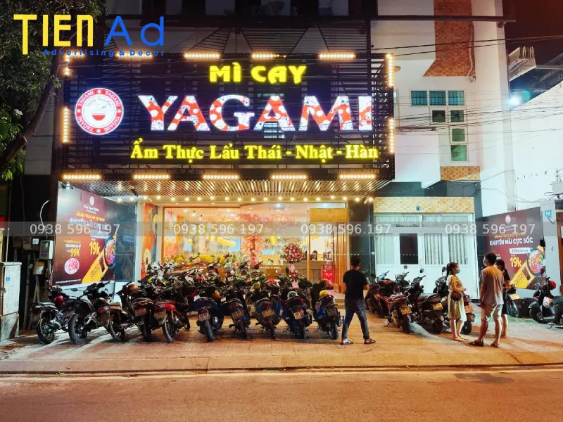 Các loại bảng hiệu mì cay đẹp trên thị trường