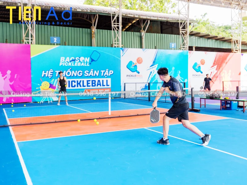 Các loại biển quảng cáo sân pickleball thường dùng