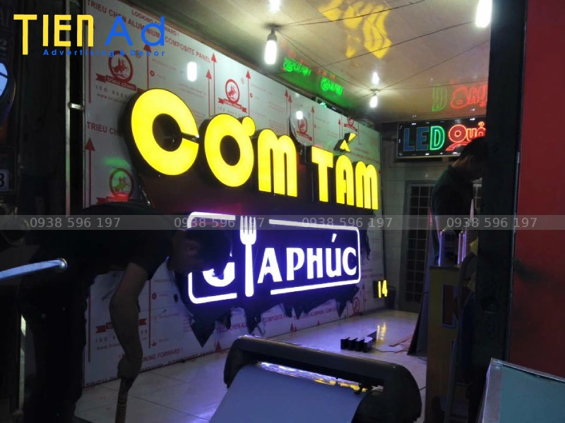 Các lưu ý cần biết khi làm bảng hiệu cơm tấm
