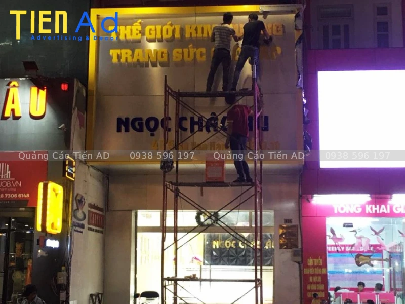 Các trường hợp cần sửa chữa bảng hiệu