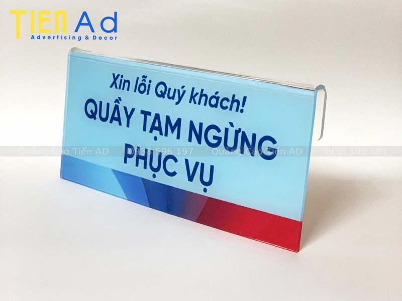 Cách khắc phục lỗi bong tróc mép ở bảng hiệu mica dán decal cũ