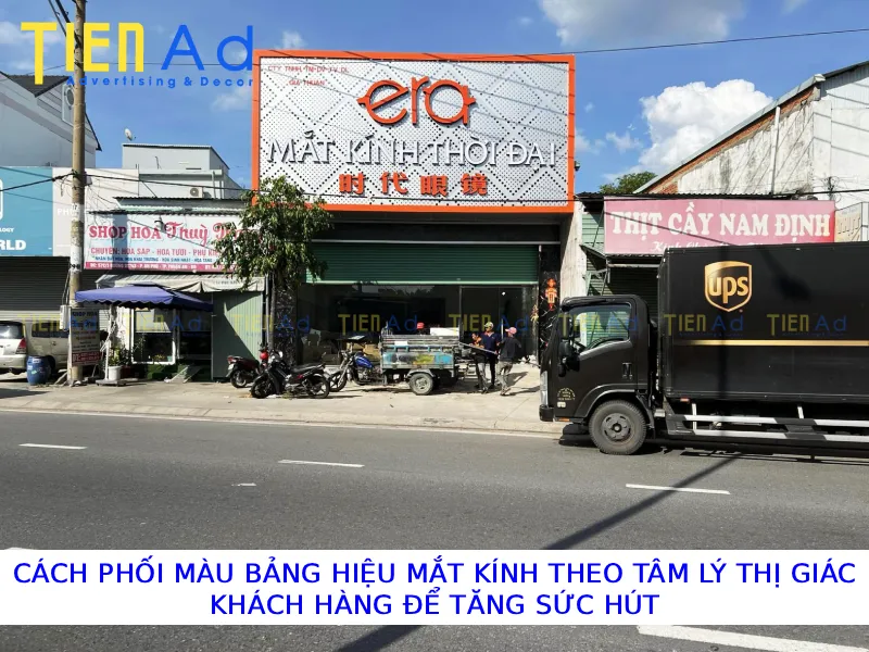 Cách phối màu bảng hiệu mắt kính theo tâm lý thị giác khách hàng để tăng sức hút