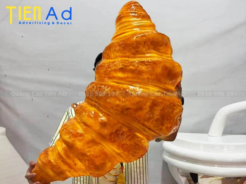 Cách tạo hiệu ứng màu sắc vàng ruộm xốp giòn như bánh thật trên mô hình bánh sừng bò composite