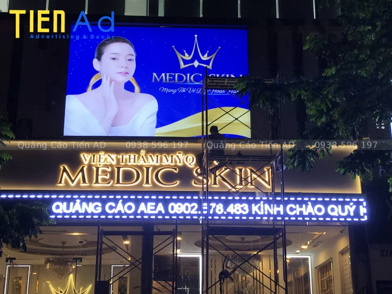 Cách tối ưu ánh sáng bảng hiệu quảng cáo Quận Bình Thạnh để thu hút khách đêm