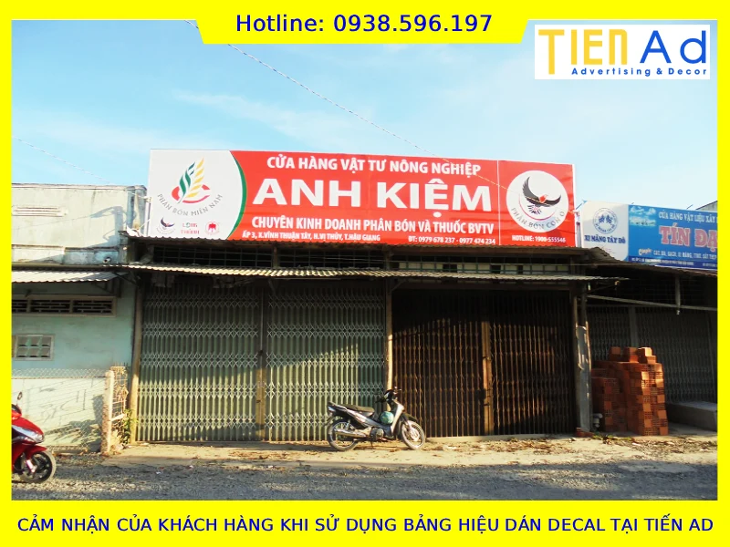 Cảm nhận của khách hàng khi làm bảng hiệu dán decal tại TIẾN AD