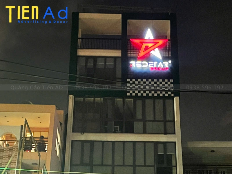 Cấu tạo chi tiết của chữ nổi inox mặt mica sáng đèn LED cho công ty Redstar