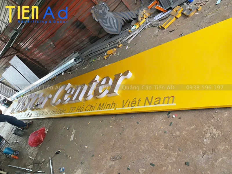 Chất liệu làm bảng hiệu quảng cáo cho SBS Car Center tại Thủ Đức