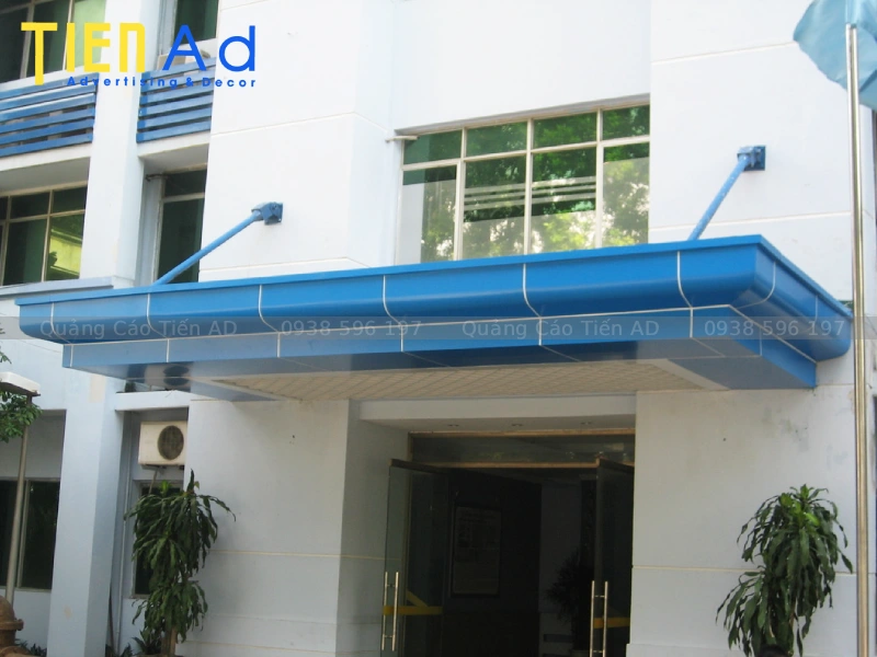 Chi phí thi công mái sảnh alu thường gồm những gì