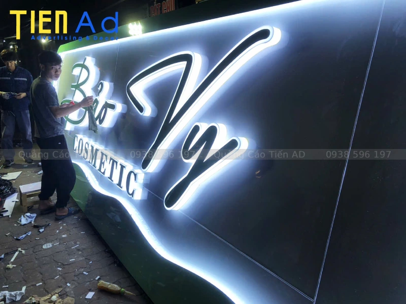 Chữ nổi LED kết hợp nền alu inox hoặc mica