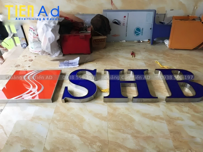 Chữ nổi mica viền inox ngân hàng SHB