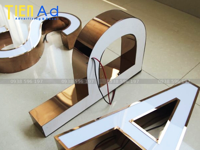 Chữ nổi mica viền inox