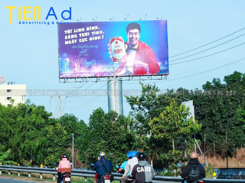 Có nên thay bạt billboard kết hợp bảo trì khung