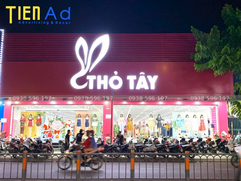 Địa chỉ làm bảng shop quần áo hiệu uy tín chuyên nghiệp tại TP.HCM