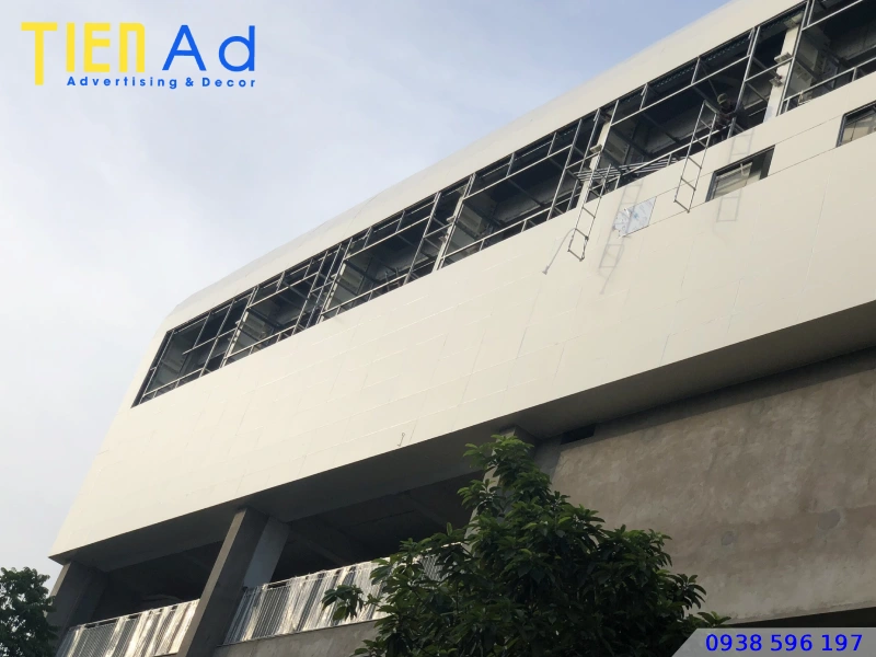 Đơn vị thi công chuyên nghiệp giúp đảm bảo cách thi công mặt dựng alu đạt chuẩn