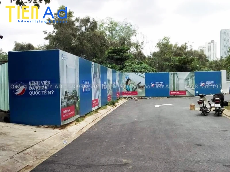 Hình ảnh hoàn thành hoarding hàng rào công trình cho Bệnh viện Quốc Tế Mỹ
